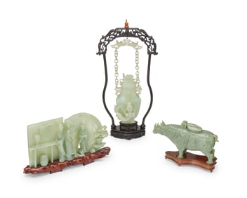 Three Chinese carved hardstone items