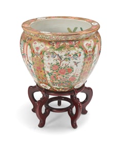 A Chinese Rose Medallion porcelain fish bowl
