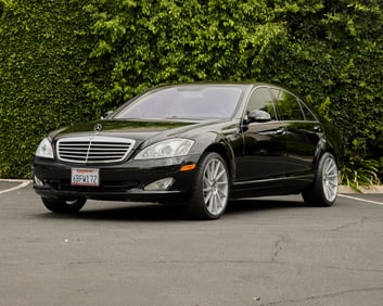 A 2007 Mercedes-Benz S-Class S550