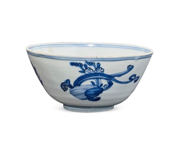 A Chinese Export-style blue and white porcelain bowl