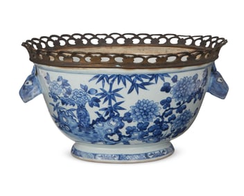 A Chinese Export blue and white porcelain bowl