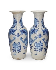 A pair of Chinese blue and white porcelain vases
