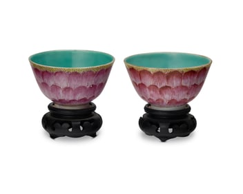 A pair of Chinese Famille Rose porcelain lotus bowls