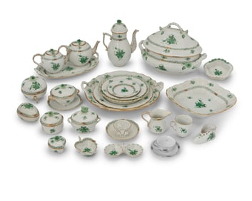 A Herend porcelain 'Chinese Bouquet' dinner service
