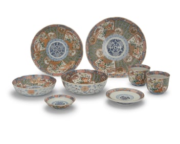 A Japanese Imari porcelain dinner service