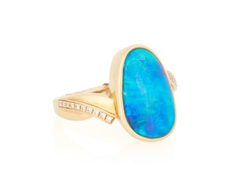An 18K Gold and Opal Ring