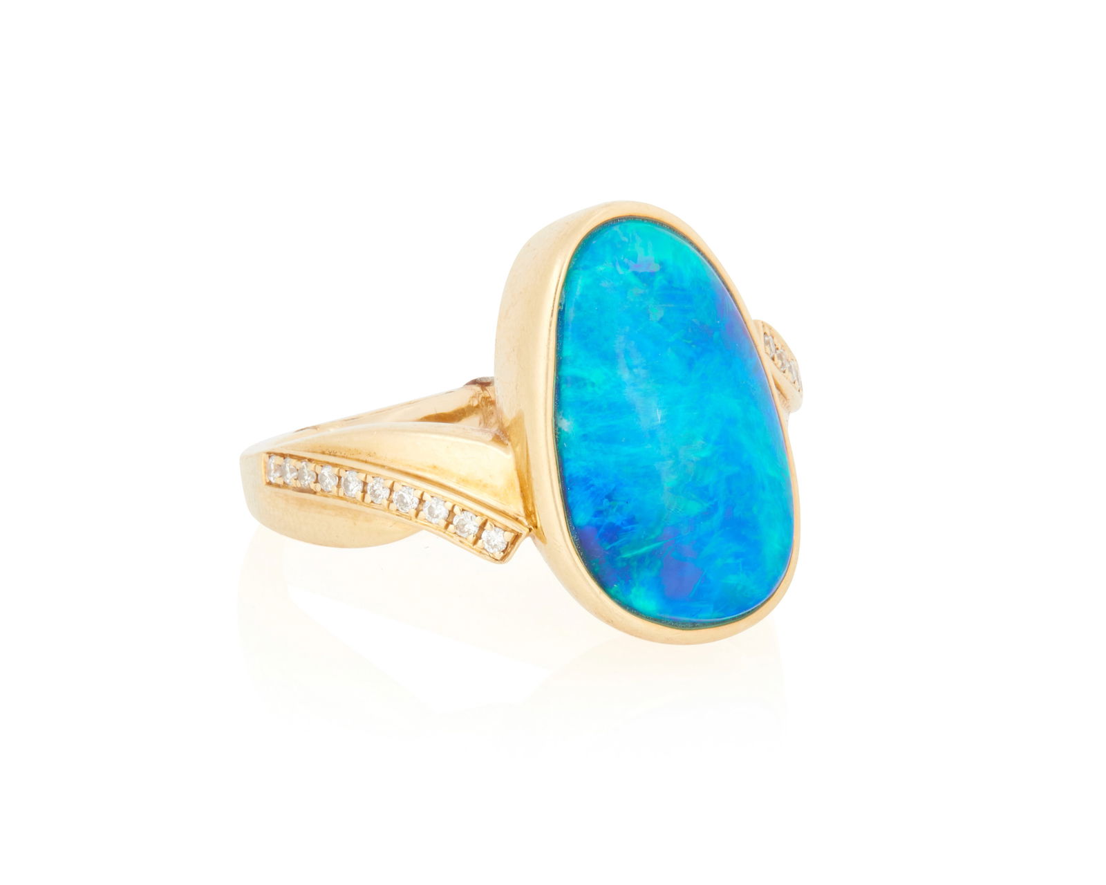 An 18K Gold and Opal Ring
