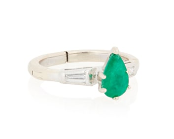 An 18K White Gold, Emerald and Diamond Ring