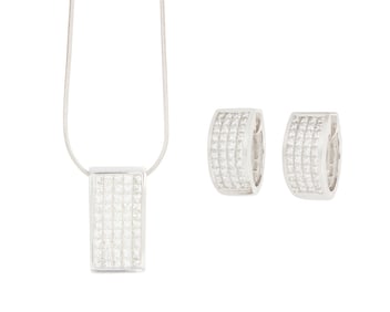 An 18K White Gold and Diamond Necklace and Earring Set