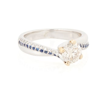 An 18K White Gold and Diamond Ring