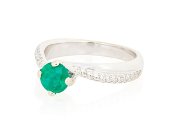 An 18K White Gold, Emerald and Diamond Ring