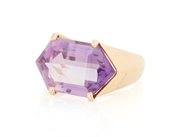 A 14K Gold and Amethyst Ring