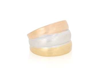 An 18K Tri-Color Gold Ring