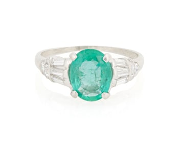 An 18K White Gold, Emerald and Diamond Ring
