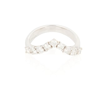 An 18K White Gold and Diamond Ring