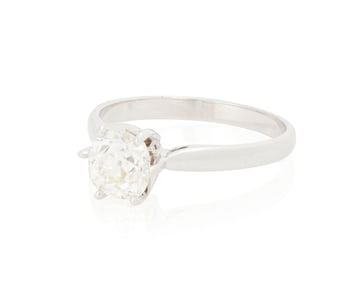 An 18K White Gold and Diamond Ring
