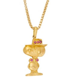 United Feature: An 18K Gold Snoopy Pendant and 14K Gold Chain