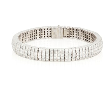 An 18K White Gold and Diamond Bracelet