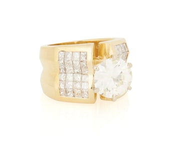 An 18K Gold and Diamond Ring