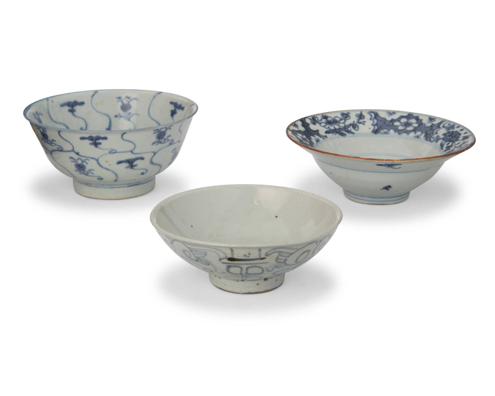 Three Chinese Export blue and white porcelain footed bowls