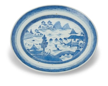A Chinese Export blue and white porcelain serving platter
