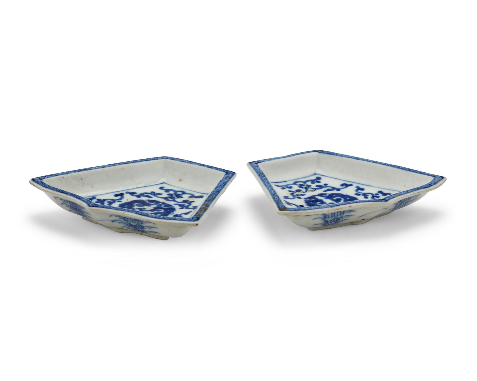 A pair of Chinese blue and white porcelain sweet meat dishes (1 of 3)