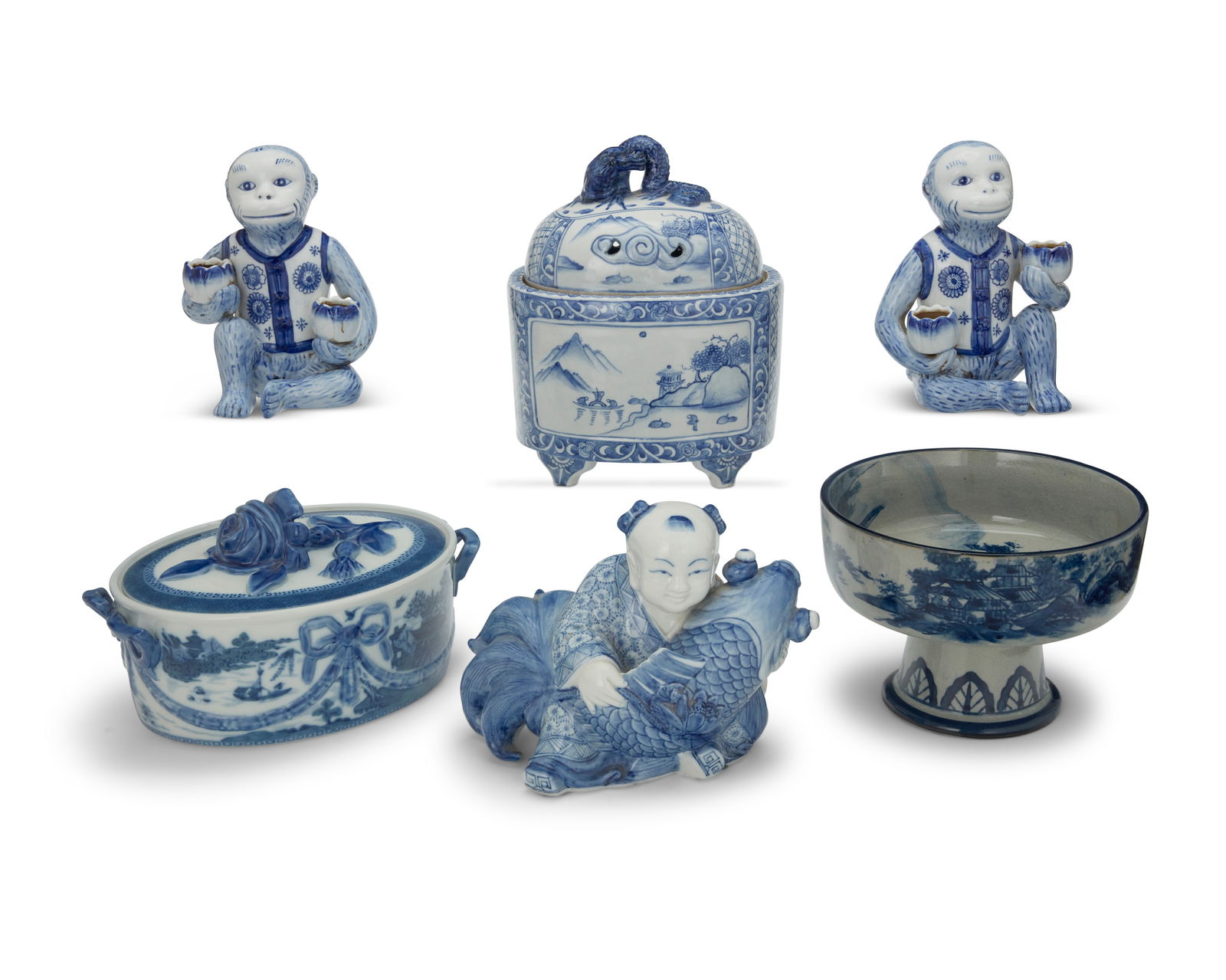 A group of Asian-style blue and white porcelain tableware items (1 of 4)