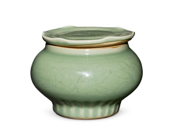 A Chinese Longquan celadon lidded jar
