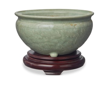 A Chinese Longquan celadon bowl