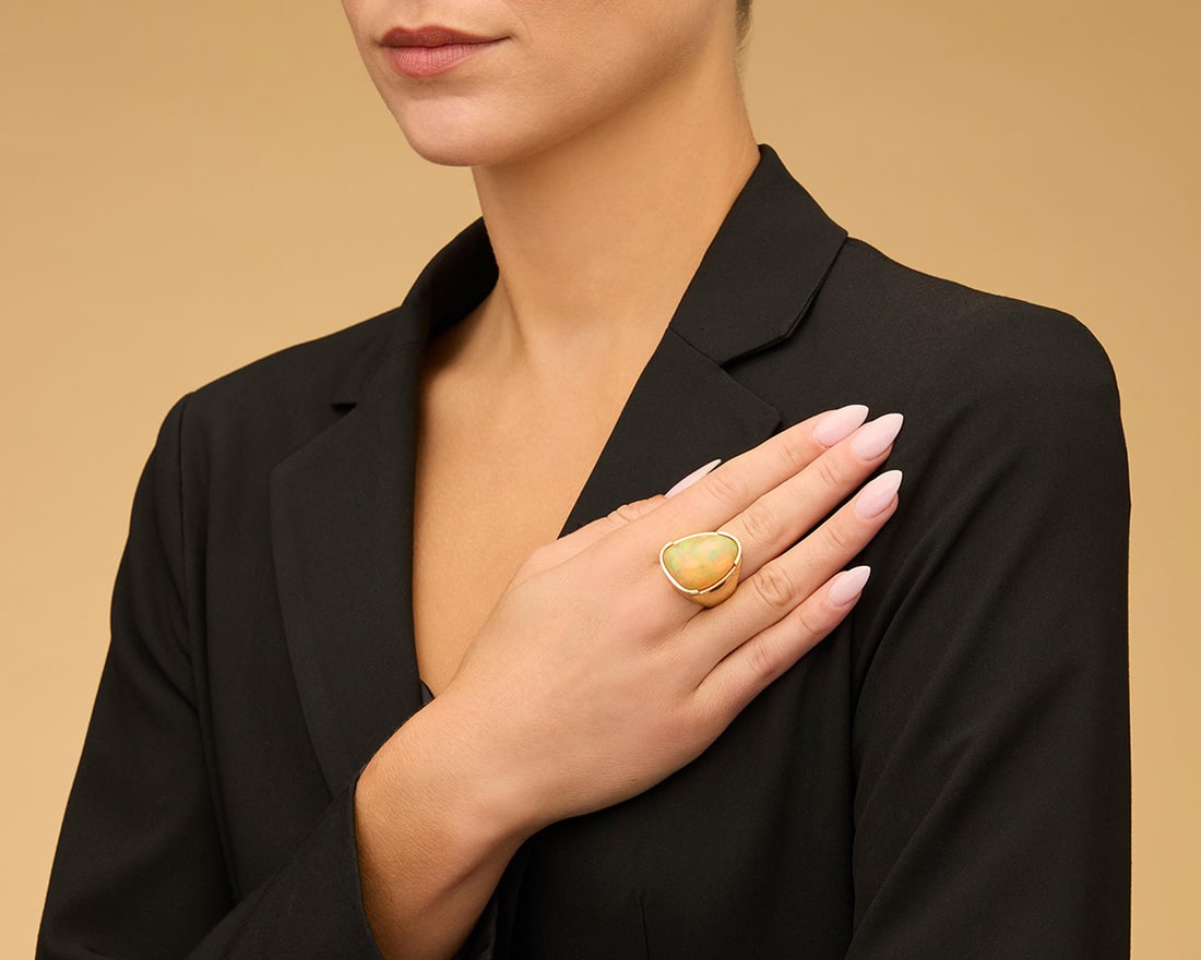A 14K Gold and Opal Ring - 3