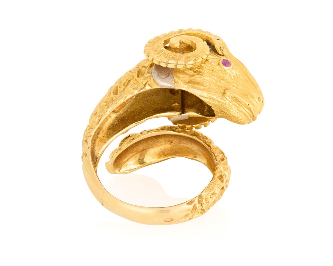 An 18K Gold and Ruby Ram's Head Ring - 2