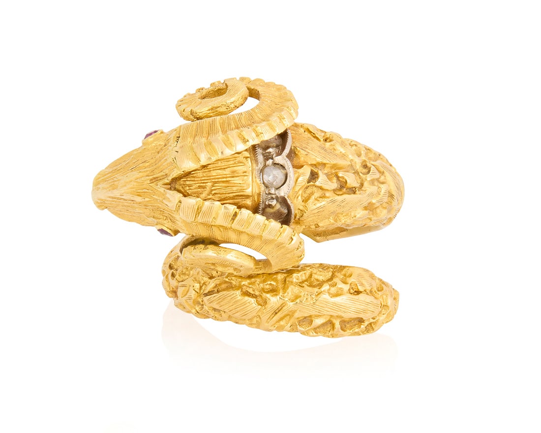 An 18K Gold and Ruby Ram's Head Ring - 4
