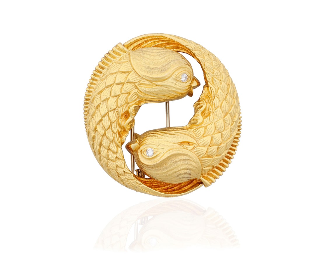 David Webb: An 18K Gold David Webb Pisces Pendant/Brooch (1 of 3)