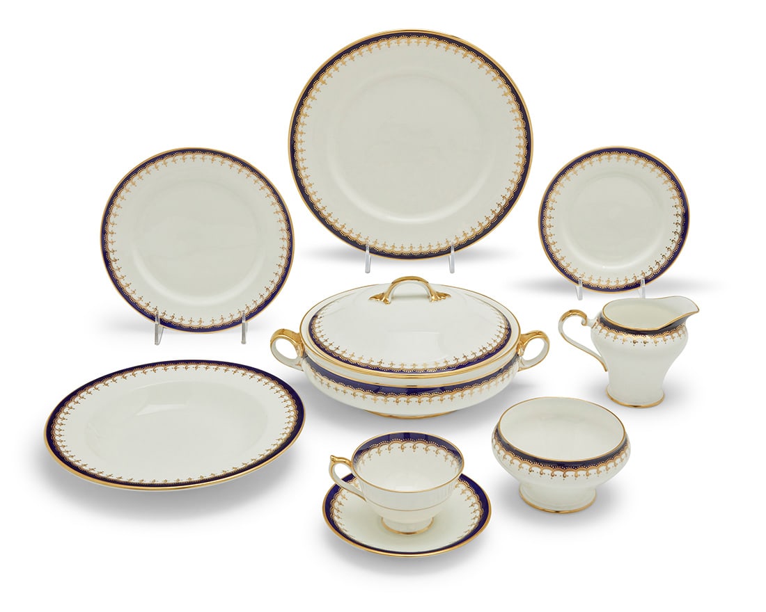 An Aynsley porcelain part dinner service (1 of 7)