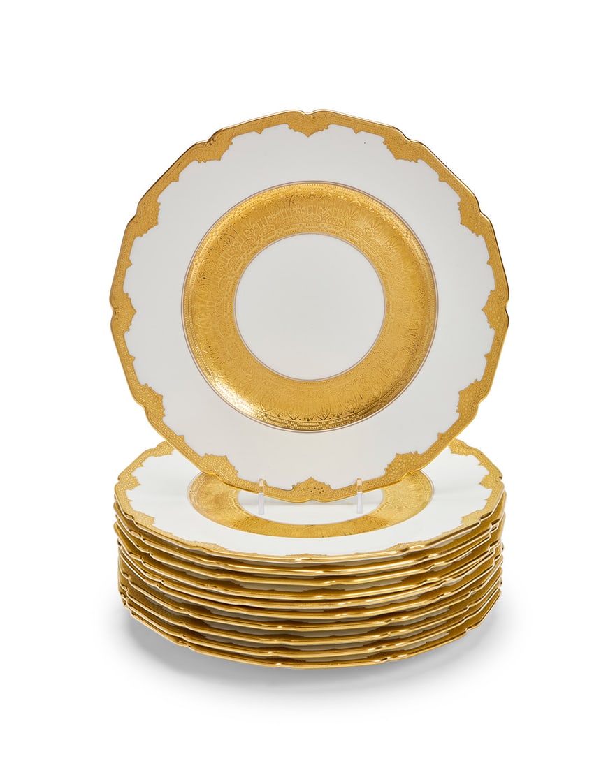 A set of eleven Royal Doulton porcelain dinner plates (1 of 3)