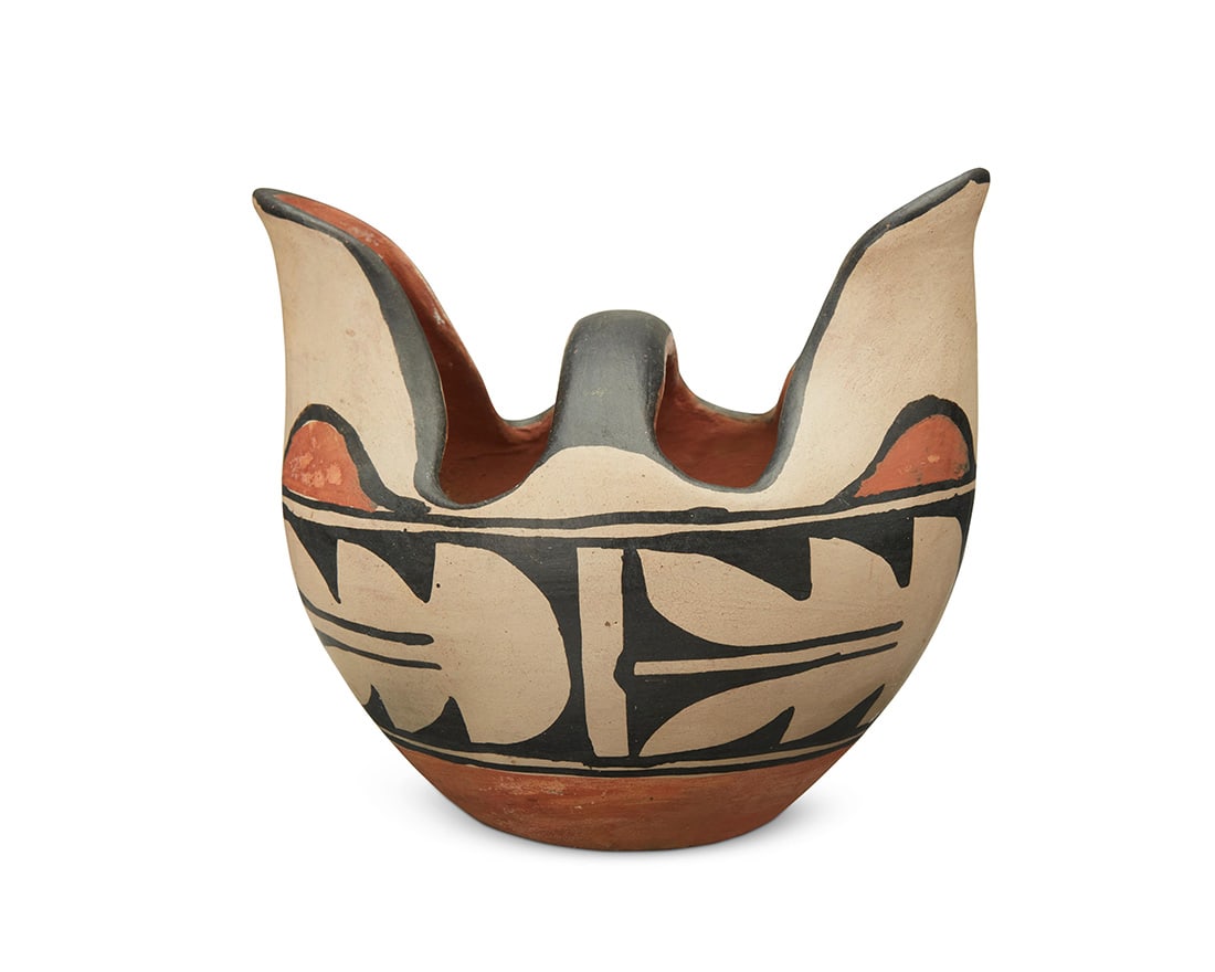 A Santo Domingo Pueblo polychrome pottery basket (1 of 5)