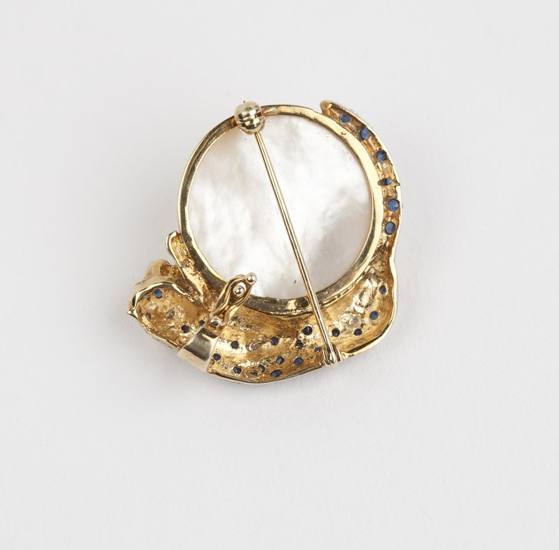 A mabe, gem-set and gold panther pendant-brooch - 2
