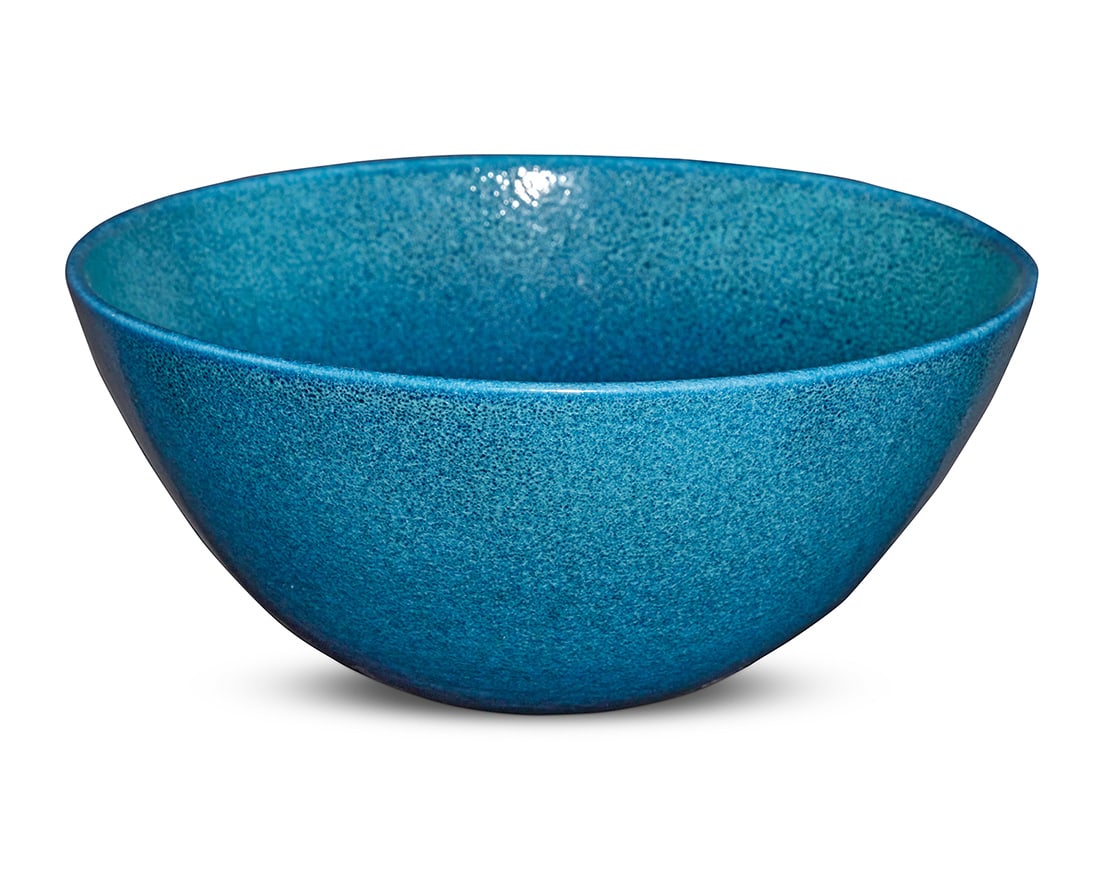 Harrison McIntosh (1914-2016), A glazed stoneware bowl, mid-20th century: Harrison McIntosh (1914-2016) A glazed stoneware bowl, mid-20th century Incised: MCINTOSH / 622 With glossy blue glaze 4" H x 8.875" Dia. Provenance: Private collection, through the family of