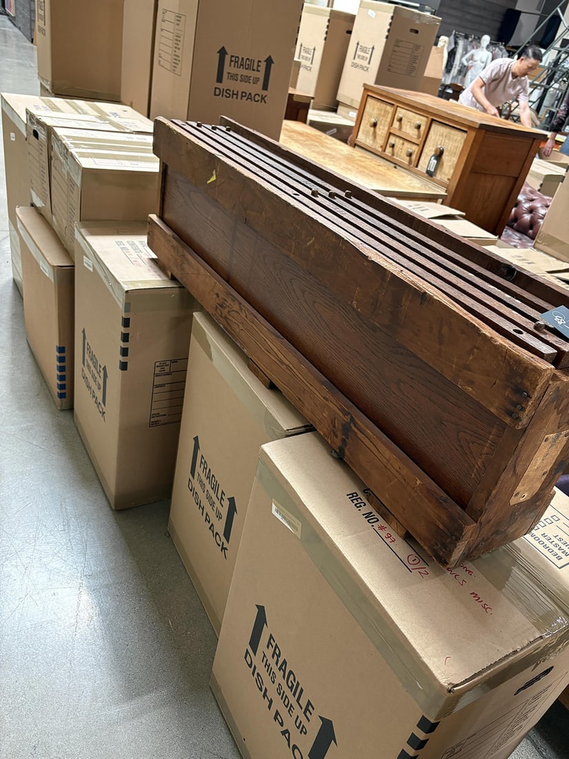 An Arts & Crafts extension dining table - 15