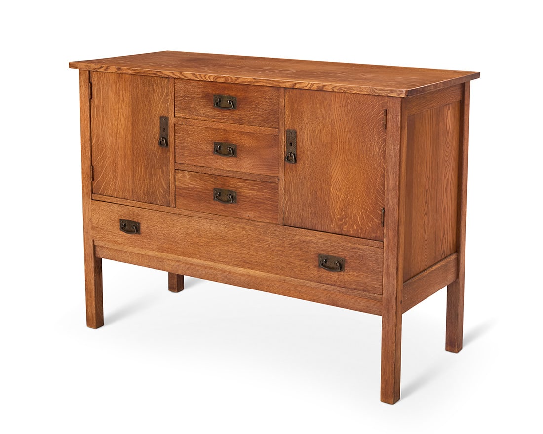 An Arts & Crafts style oak sideboard (1 of 8)