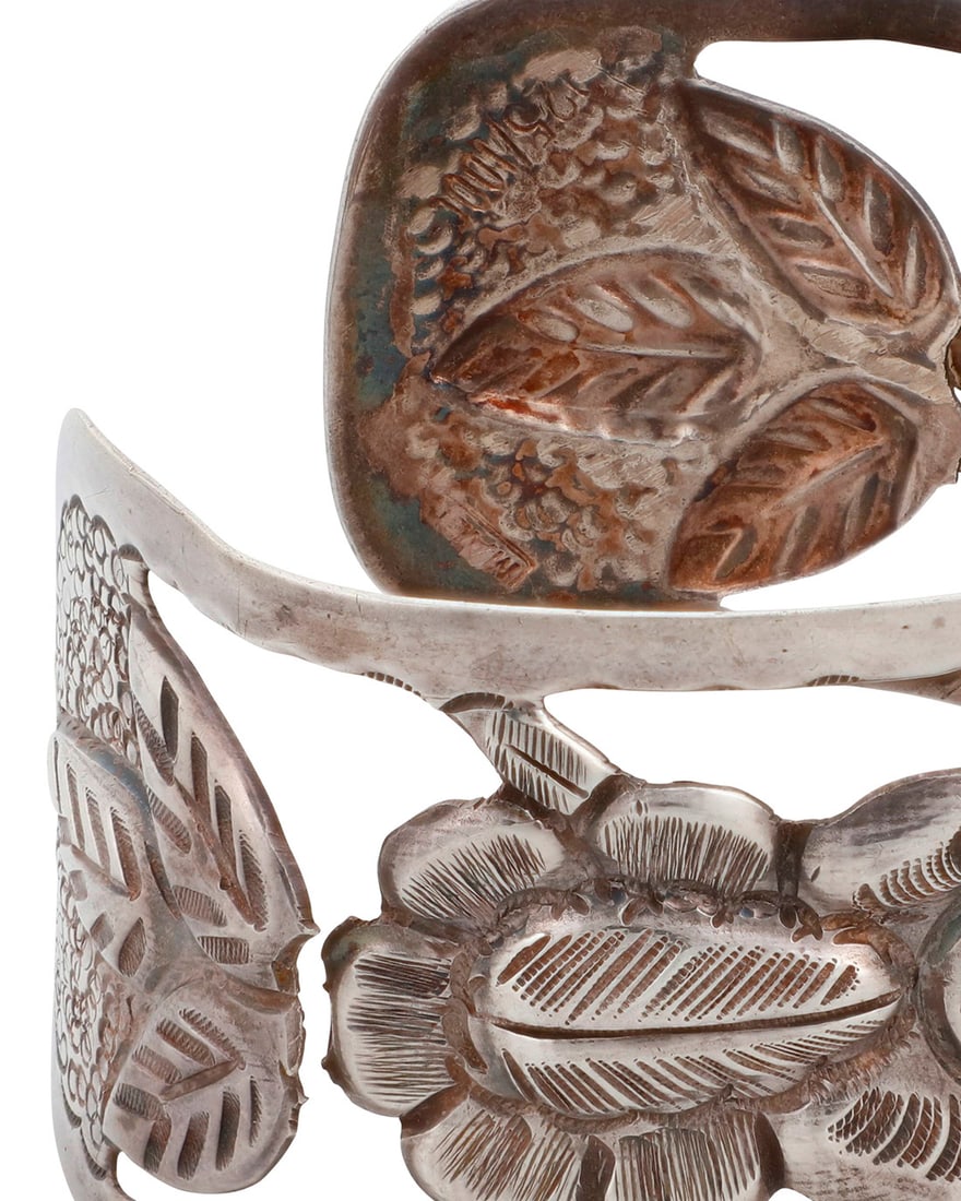 Two Southwest style silver cuff bracelets - 4