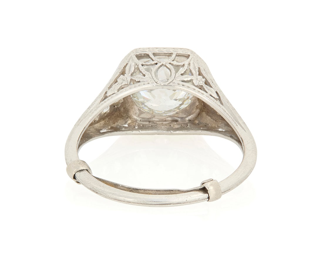 A Platinum and Diamond Ring - 2
