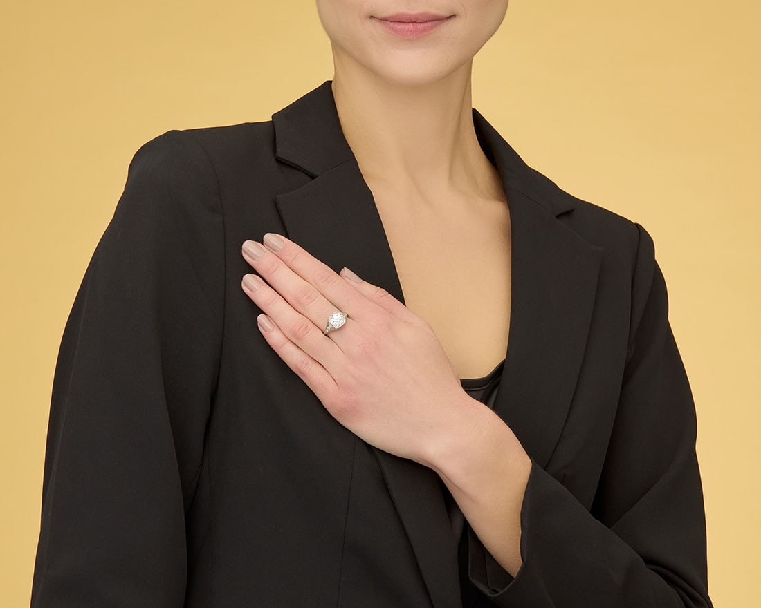 A Platinum and Diamond Ring - 3