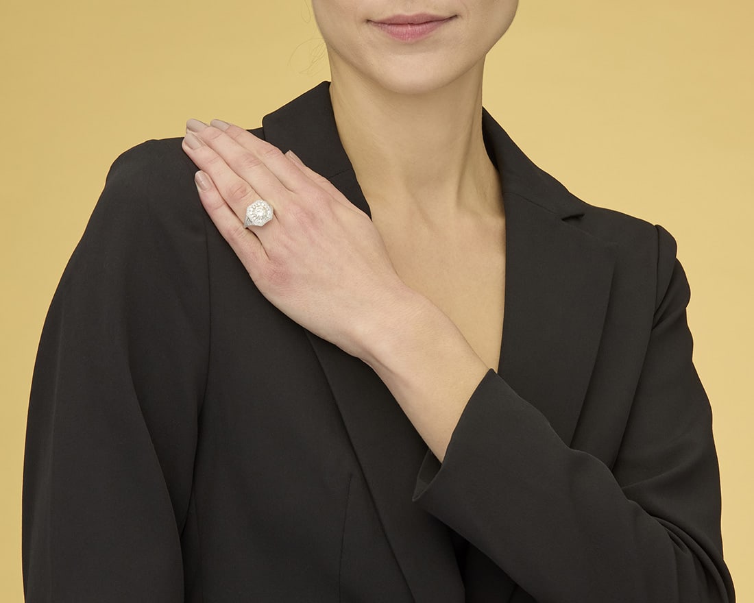 A Platinum and Diamond Ring - 3