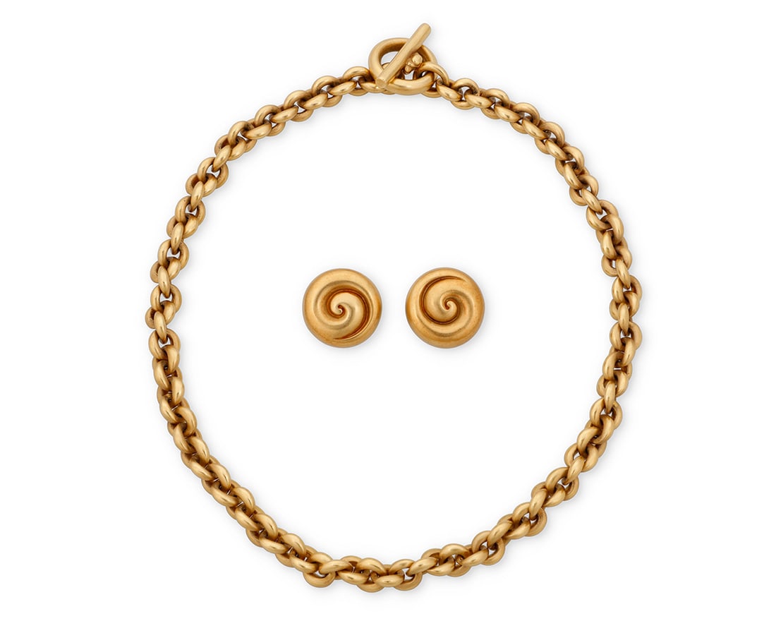 Linda Lee Johnson: An 18K Gold Necklace and Earclips Set (1 of 3)