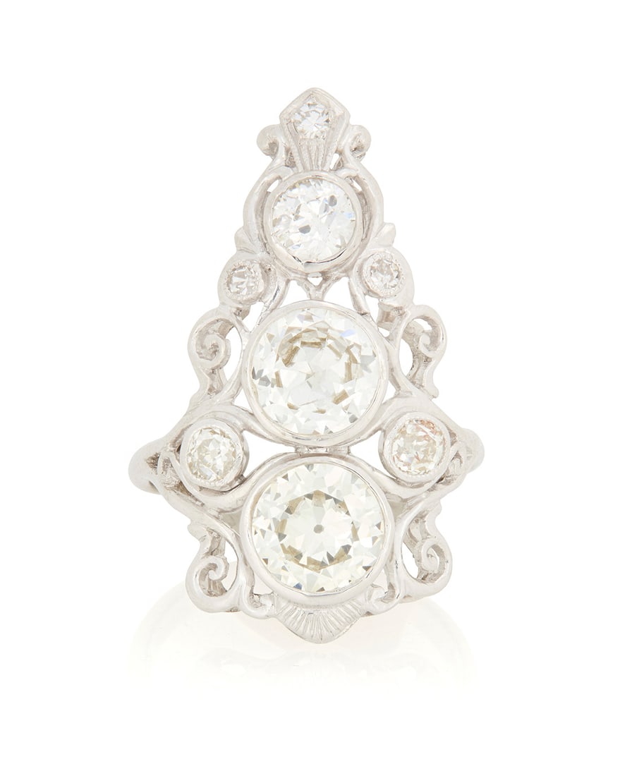 A Platinum and Diamond Ring - 2