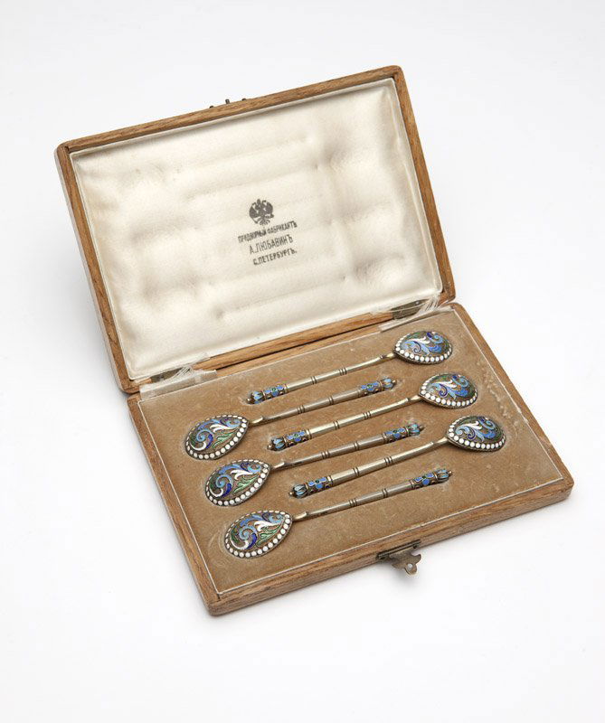 Russian silver-gilt & cloisonne enamel teaspoons: 1899 - 1908, St. Petersburg, each with maker's mark ''A. Lyubavin'' (Alexander Veneniktovich Lyubavin) in Cyrillic and with left-facing kokoshnik, 88 standard, each with a tear-shaped bowl decorated w