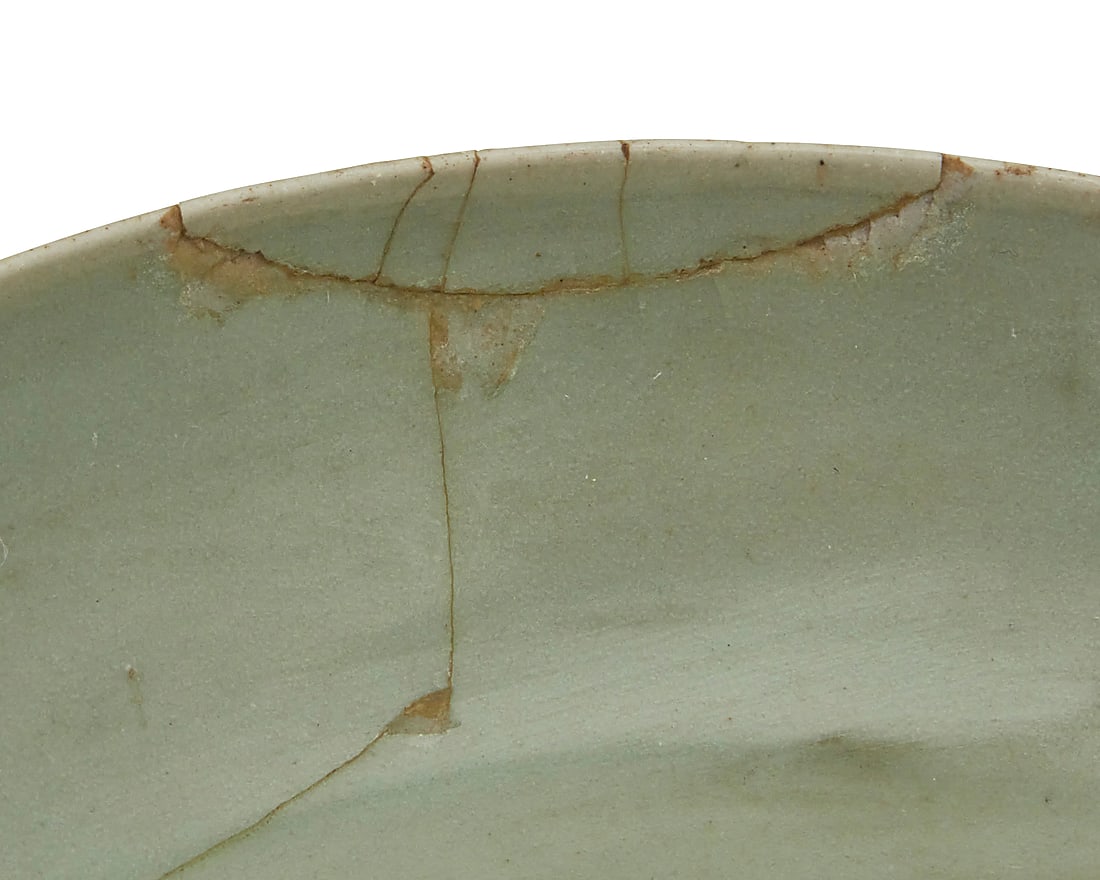 Two Korean celadon ceramic dishes - 7