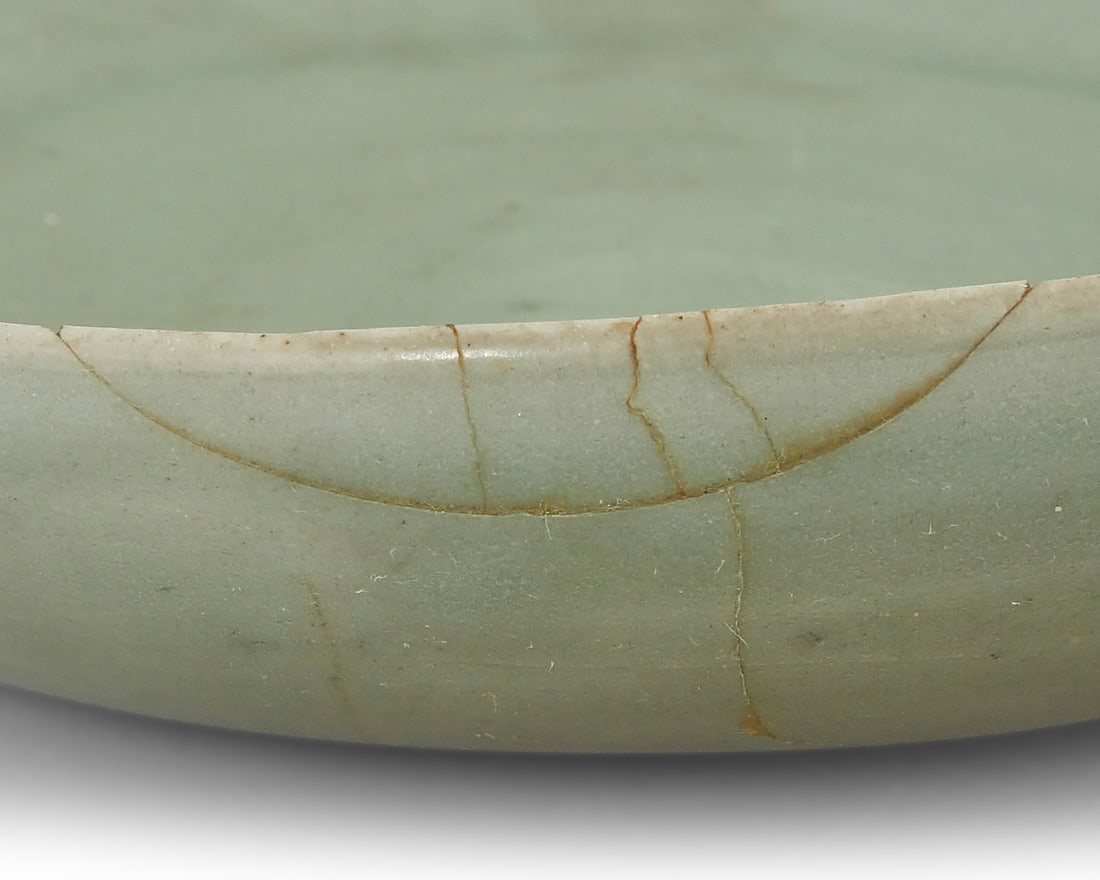 Two Korean celadon ceramic dishes - 8