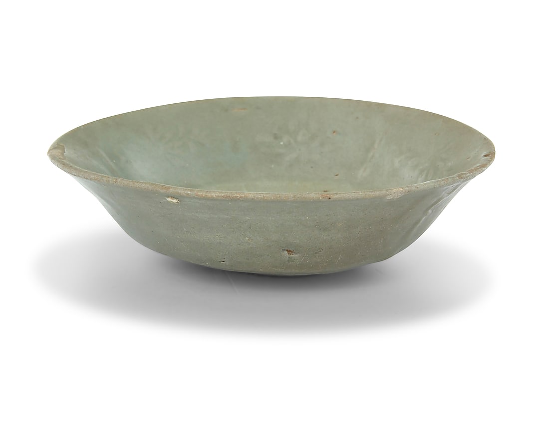 A Korean celadon ceramic dish - 2